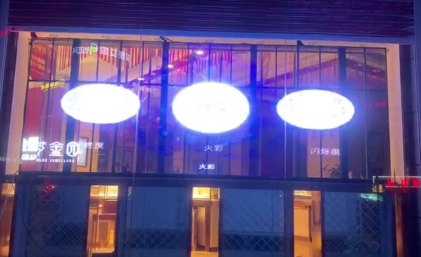 某商超透明格栅屏案例.jpg