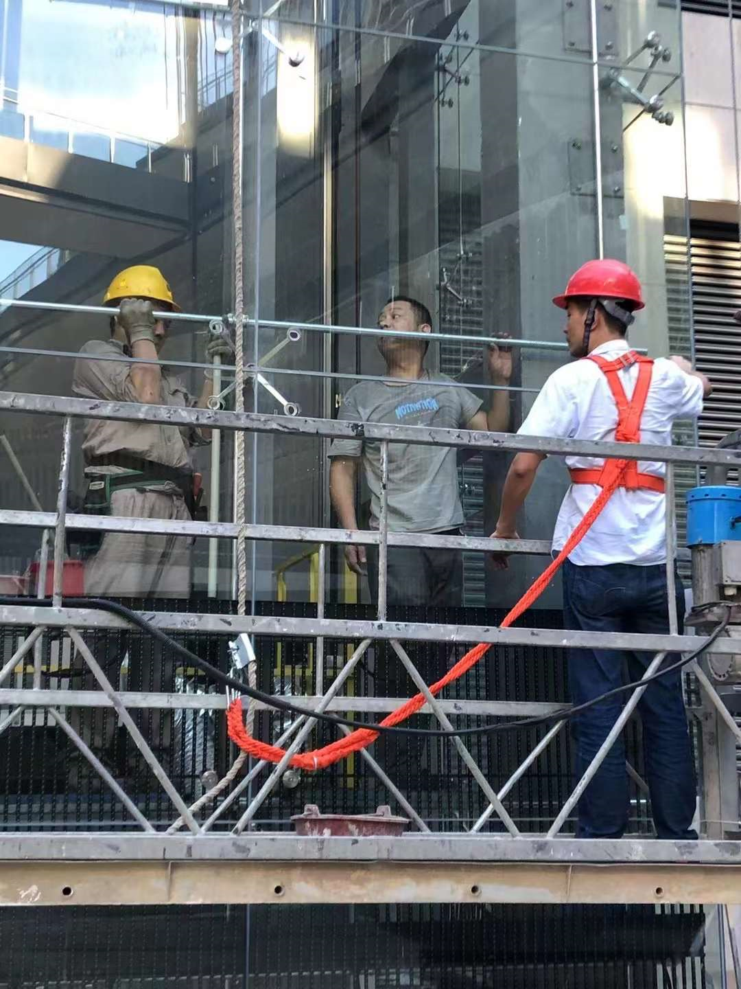 格栅屏现场施工